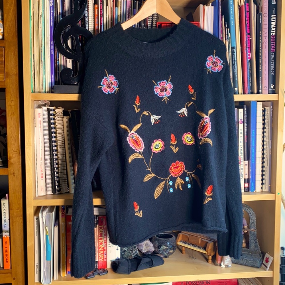 1️⃣9️⃣ Lauren Taylor Black Sweater - Size: M